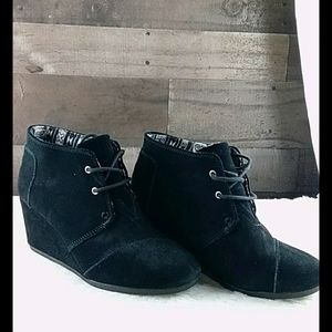Toms ladies booties EUC